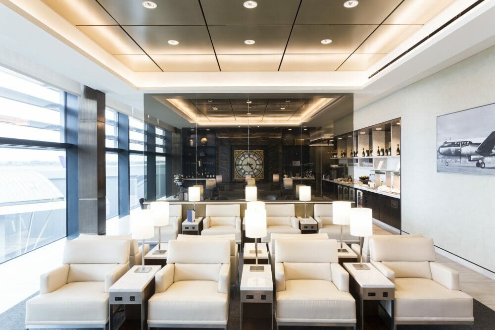 Armstrong Ceilings shows its global head for heights with United Airlines
