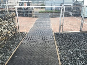 All Fibrelite trench covers can be safely removed manually