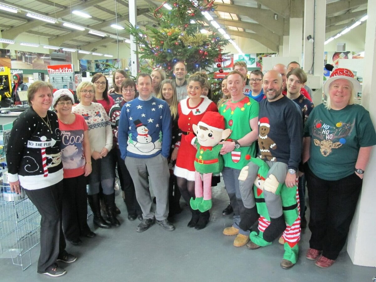 Covers raises £350 for Chestnut Tree House @coverstimber