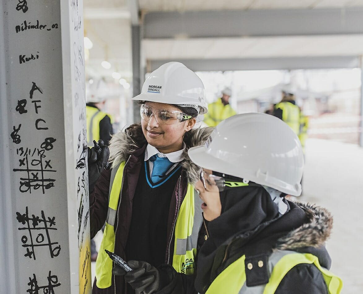 Steel signing marks major milestone at Slough sports college @morgansindallci
