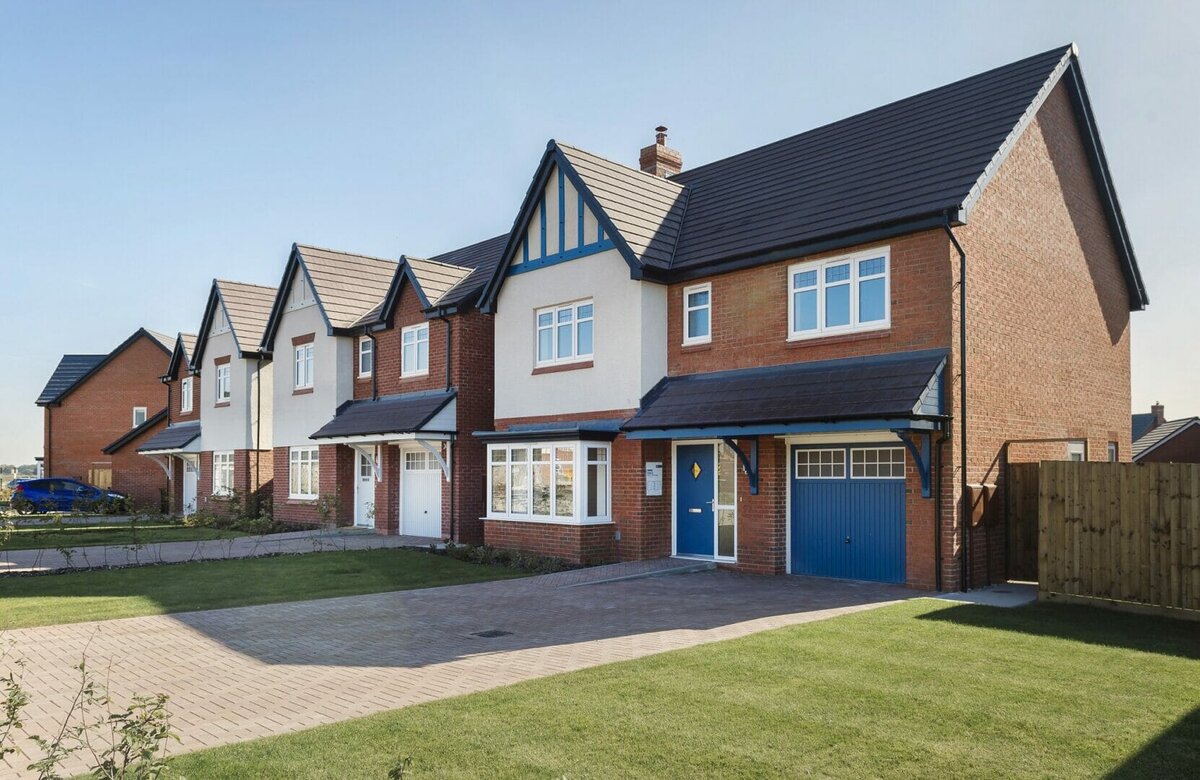 RUSSELLS MAKES HISTORY WITH LOTHIAN TILES   @RussellRoofTile