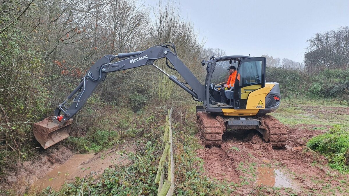 Mecalac 15MC impresses at Warwickshire demo event @Mecalac_CE