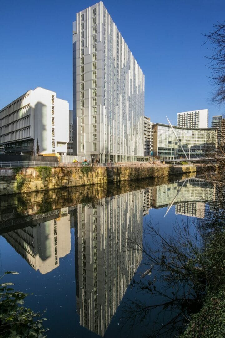 Manchester’s Trinity Riverside Building Strikes a Stunning Pose with ALUCOBOND® A2 @alucobondeurope