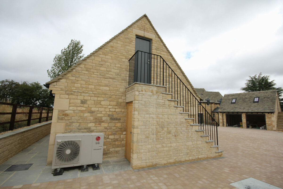 OFF-GAS IDYLL GETS SUSTAINABLE OMNIE AIR SOURCE AND UFH SOLUTION @omnieuk