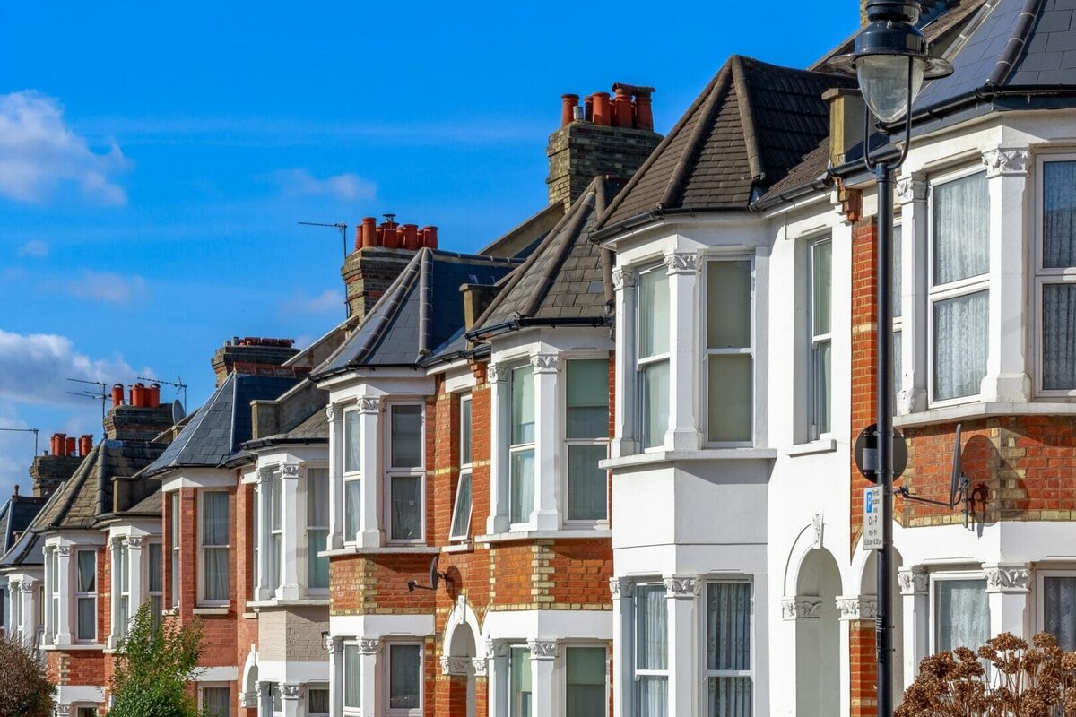 Buying your first home or looking to downsize? Here’s what to consider when choosing between an apartment and a house @FHPLiving @Monk_Estates @NottsWaterside