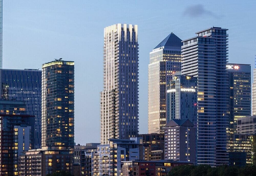 Developer Ballymore has withdrawn an application to build a 51-storey block of luxury flats in Canary Wharf just hours before it went to committee for final planning.