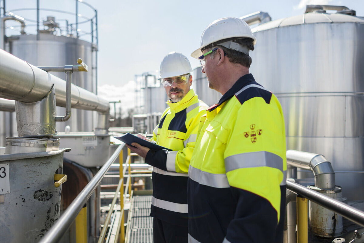HOW TO MANAGE WORKWEAR RISKS