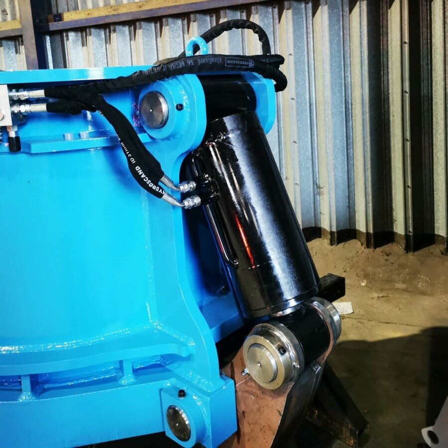 Why do hydraulic hoses fail?