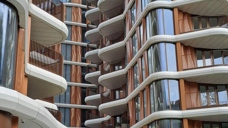 Semicircular balcony demands resolved by Schöck