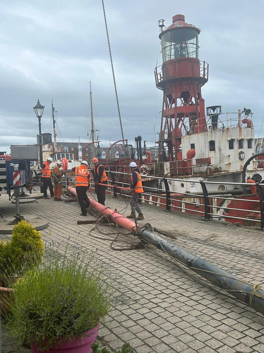 Gemmak Removes Masts on Swansea Vessel