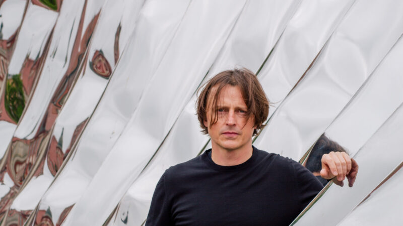 Oskar Zieta’s installations ‘Whispers’ and ‘Echoes of Whispers’ Take Centre Stage at London Design Festival 2025. Part of the UK/Poland Creative Season, these twin installations explore material innovation, cultural collaboration, and public engagement.