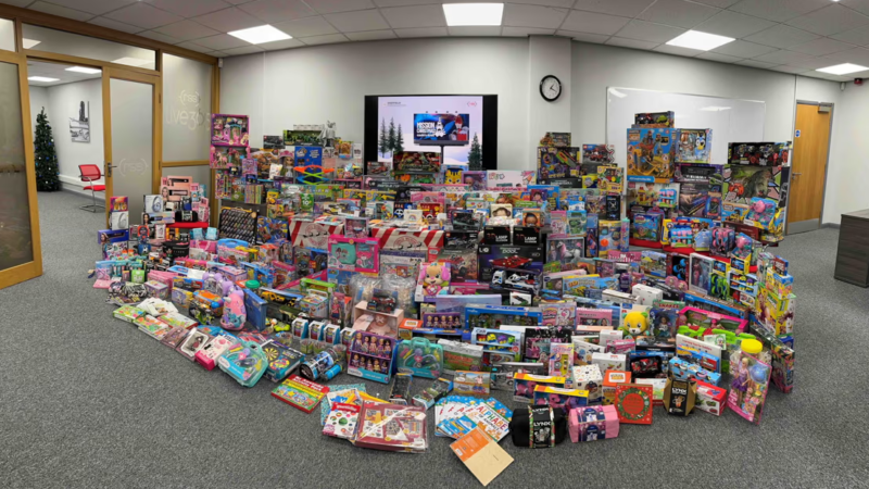 RSS Donates Hundreds of Presents in Cash for Kids Campaign