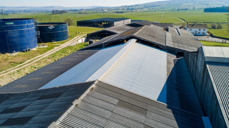 BRETT MARTIN IMPROVES COW COMFORT WITH ITS MARLON CST HEATGUARD AT DAIRY FARM IN LANCASHIRE