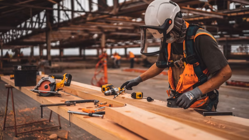 Tips for keeping safety knowledge current across changing construction projects