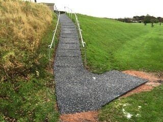 TRAILFLEX IMPROVES GRIP FOR STEEP GOLF CLUB PATH