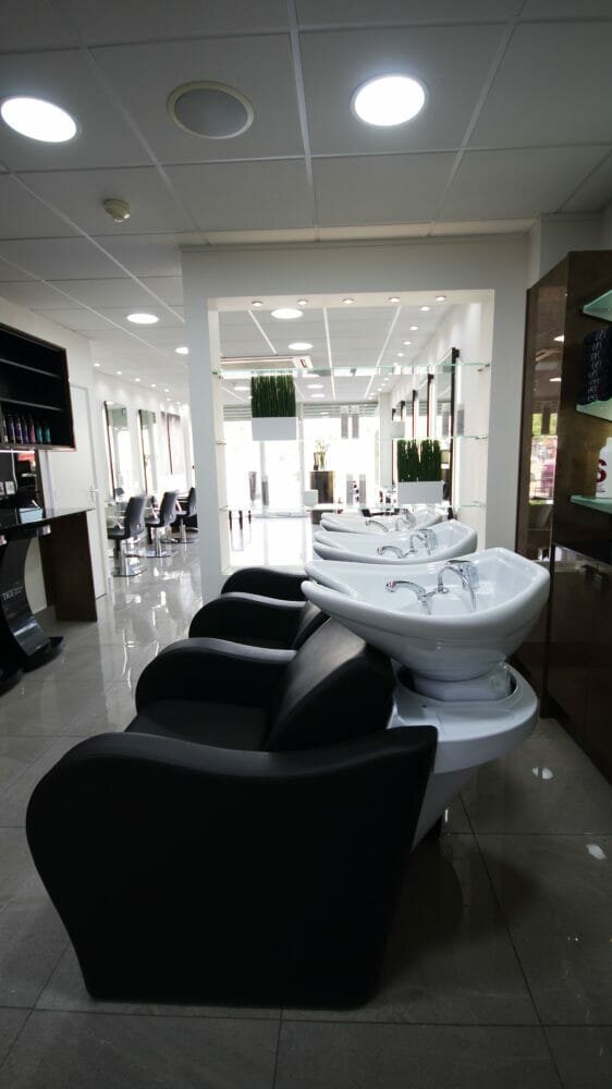 SARACEN LEAVES SOUTHERN HAIRDRESSING CHAIN NEAT AND TIDY