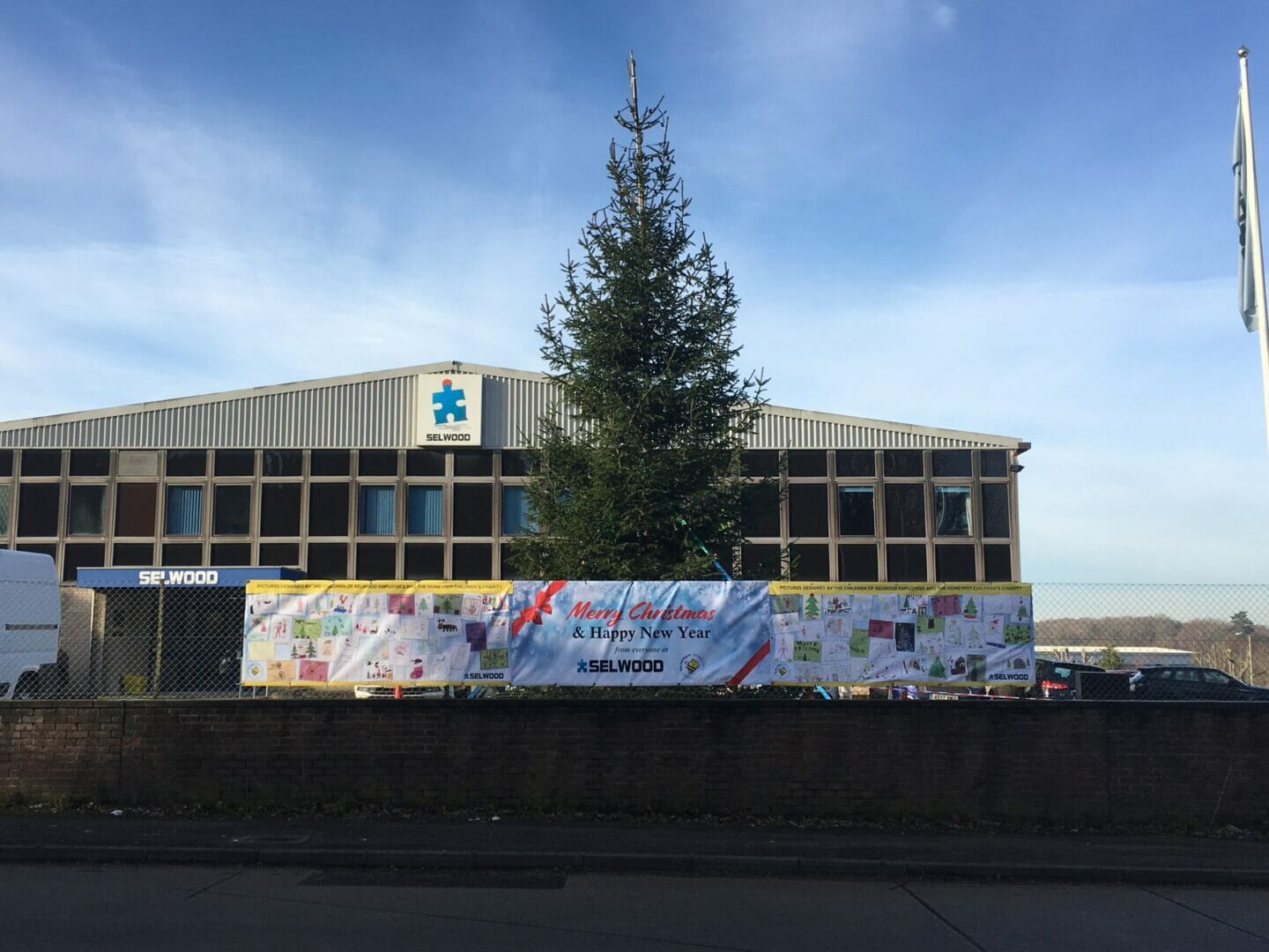 Selwood brings Christmas goodwill to community @Honeypotcharity @selwoodgroup