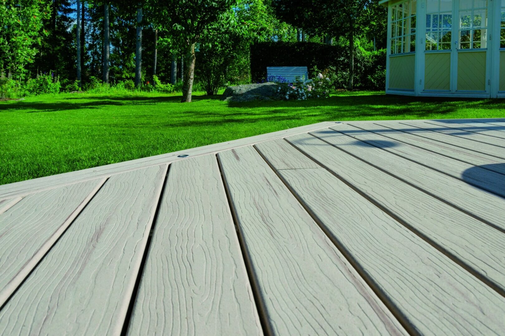 DECKING THAT IS AS BEAUTIFUL AS IT IS DURABLE