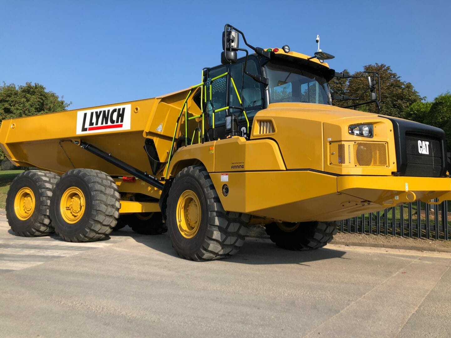 Lynch adds 34 Caterpillar® machines to its fleet ~ Finning delivers new machines including electric dozer and vibratory soil compactor