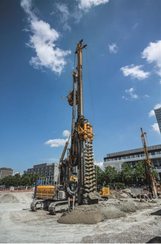 Bauer Spezialtiefbau constructs excavation pit for office building in Munich