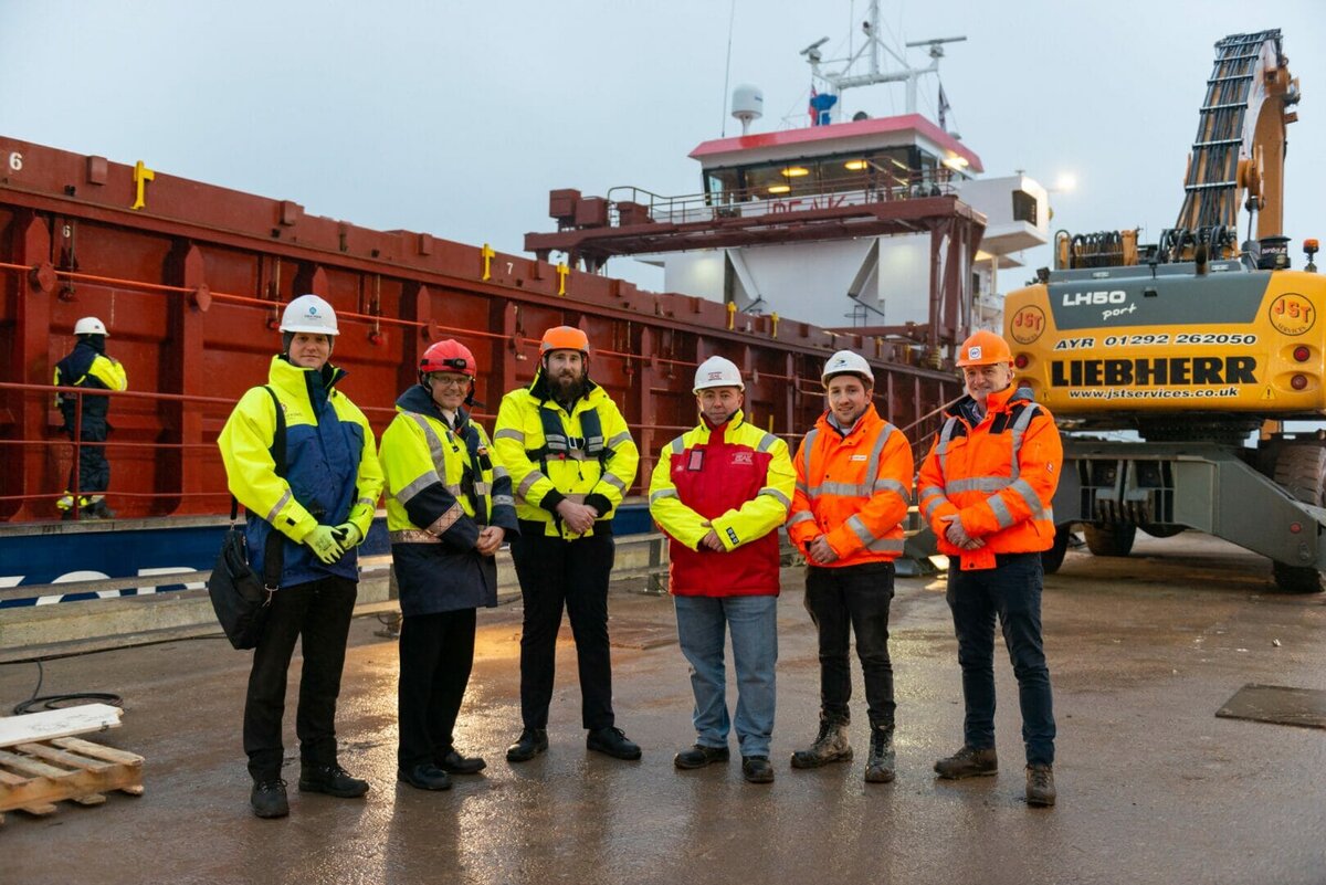 LAND & WATER ACCOMMODATES COASTER VESSELS AT COLDHARBOUR JETTY AS PART OF A HISTORIC FIRST FOR THE FIRM