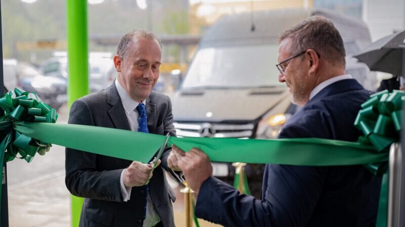 GROUPE ATLANTIC WELCOMES LORD CALLANAN TO STATE-OF-THE-ART MANUFACTURING FACILITY IN HULL