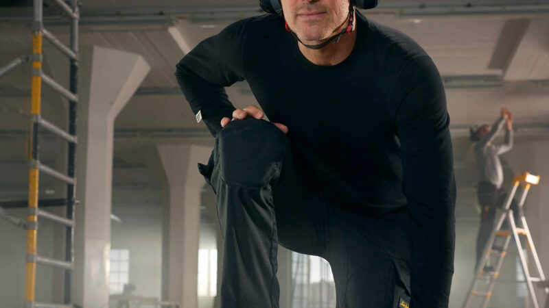 The World’s First Work Trousers With Built-in, Certified Kneepads