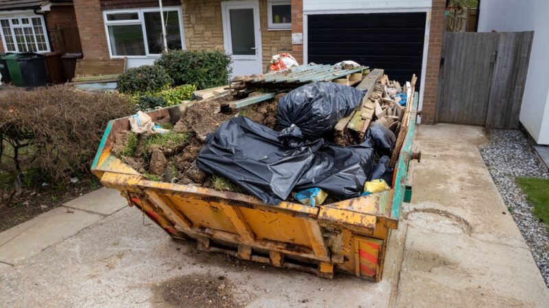 Your Expert Guide to Dumping the Debris – What You Can Put in Your Skip