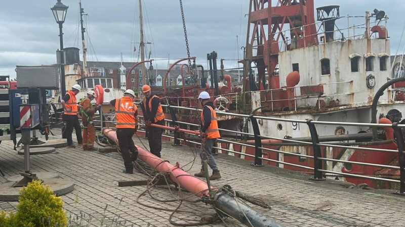 Gemmak Removes Masts on Swansea Vessel