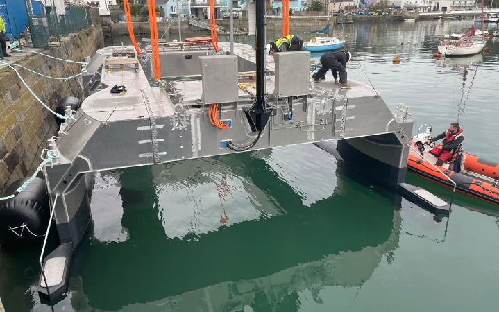 RSS Lifts Autonomous Unmanned Surface Vessel