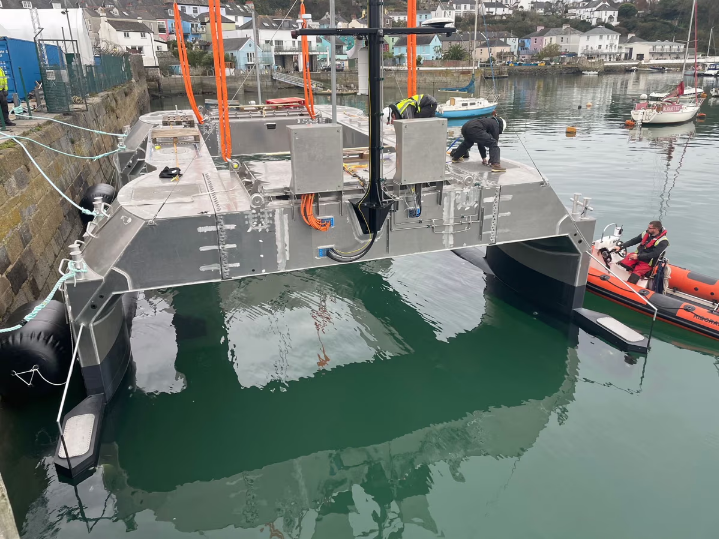 RSS Lifts Autonomous Unmanned Surface Vessel